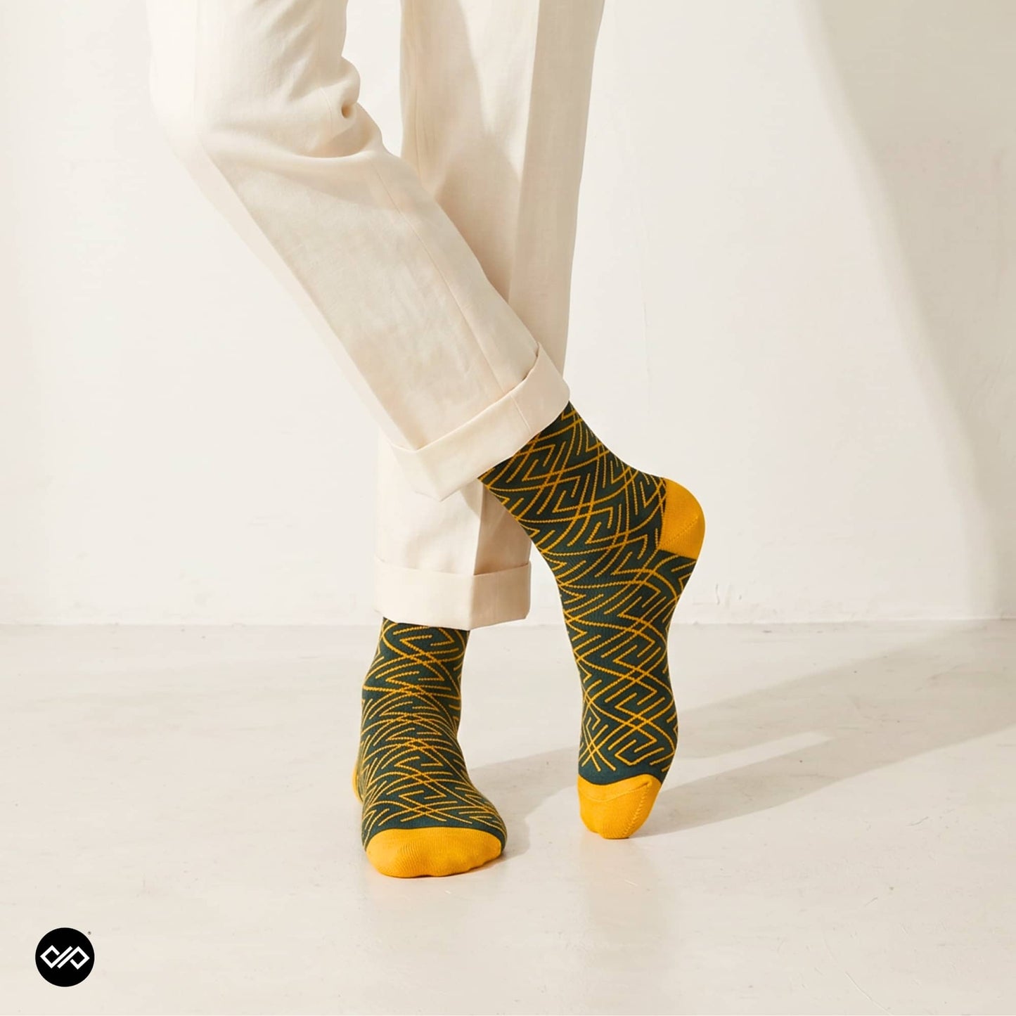 Ace crew socks paired with cream linen trousers green mustard pattern – Dynamocks