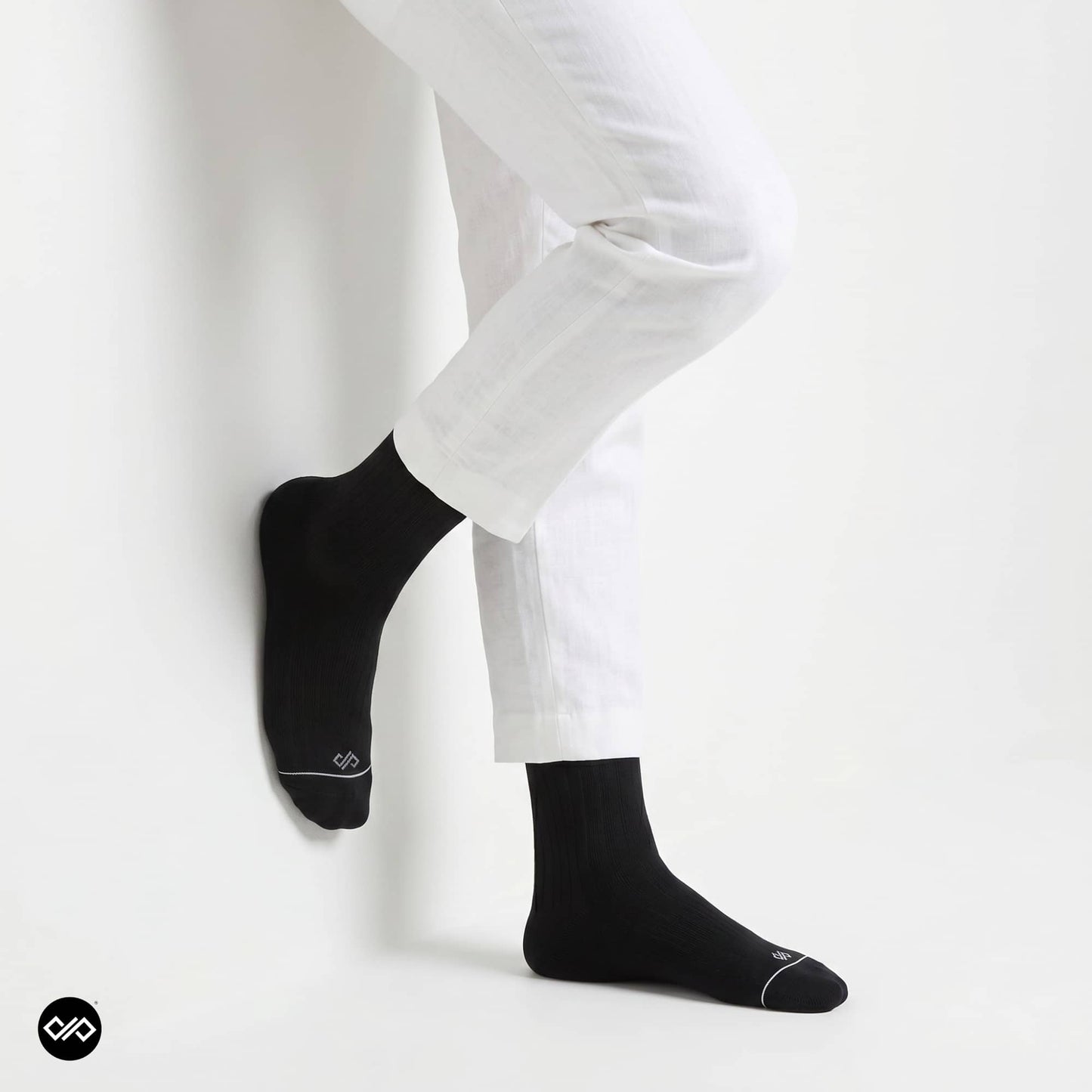 Dynamocks Solid Crew Black socks for men and women.